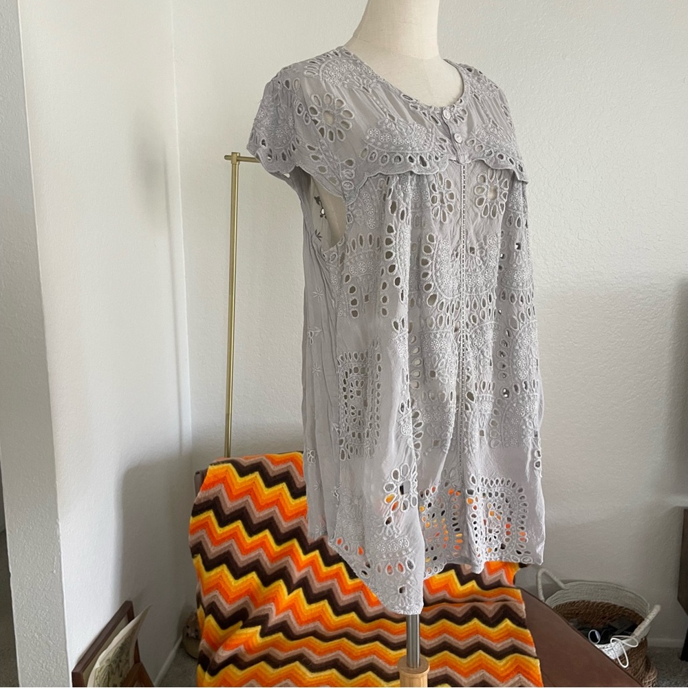 Johnny Was Marietta Cap Sleeve Eyelet Blouse - Picture 4 of 11